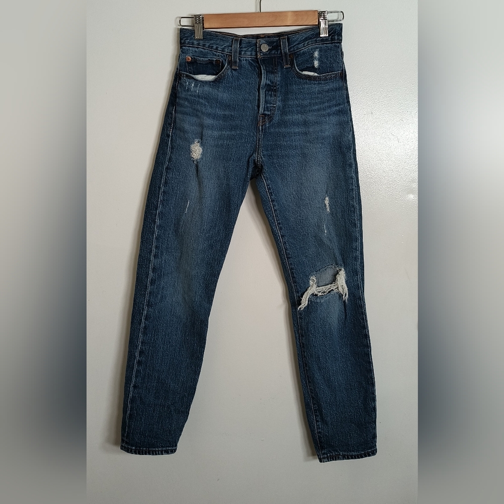 Levi's Wedgie Straight Distressed Jeans Size 25x26 Button Fly High Rise